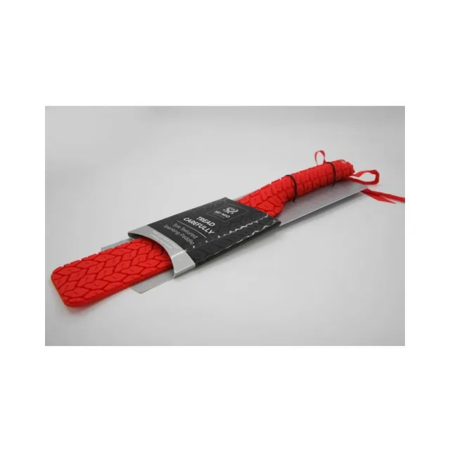Red tread face and black reverse side of SEI MIO paddle