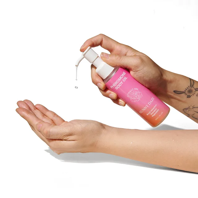 Sunny Daze body oil dispensed from white pump