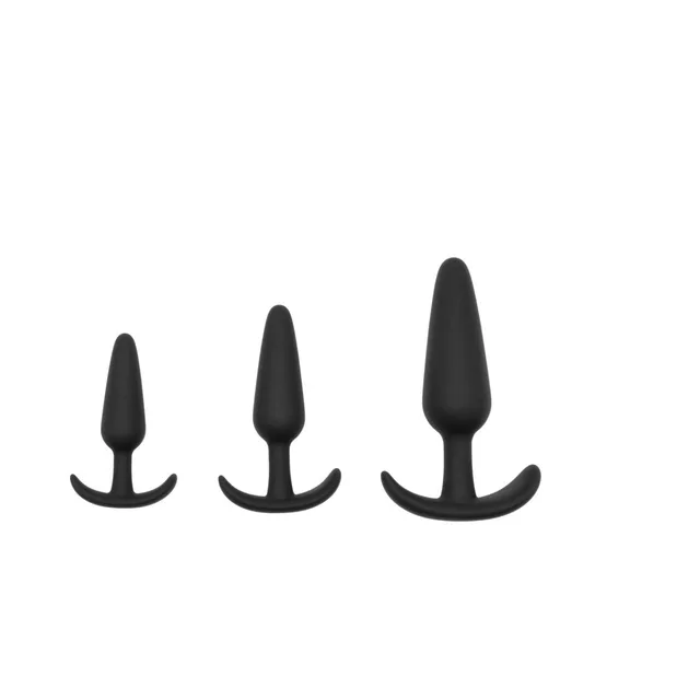 Front view of three black plugs arranged in graduated sizes