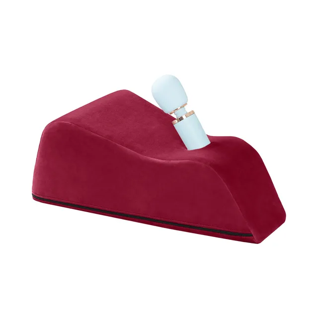 merlot Liberator Wanda contoured mount with pale blue wand placed in angled opening