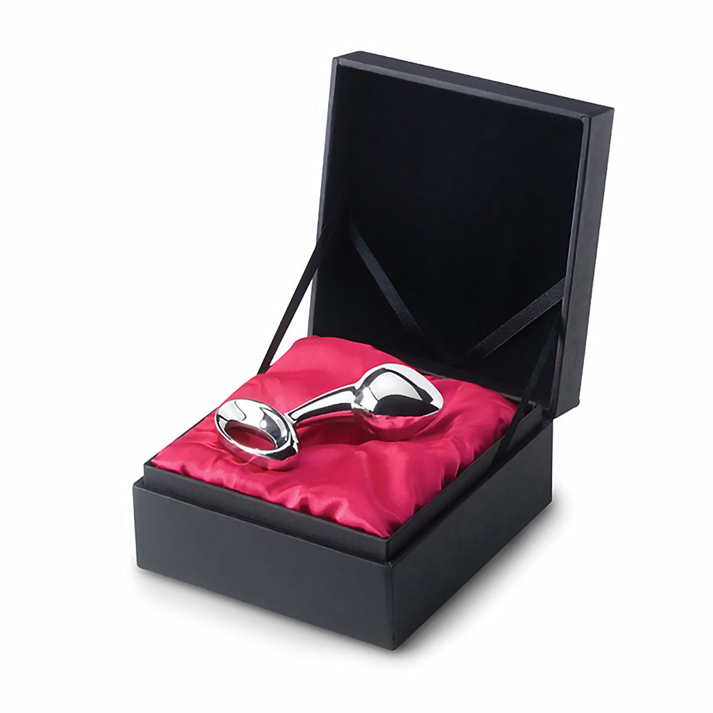 njoy Pure Plug Medium medium polished Njoy Pure Plug with ring handle resting in a black satin presentation box