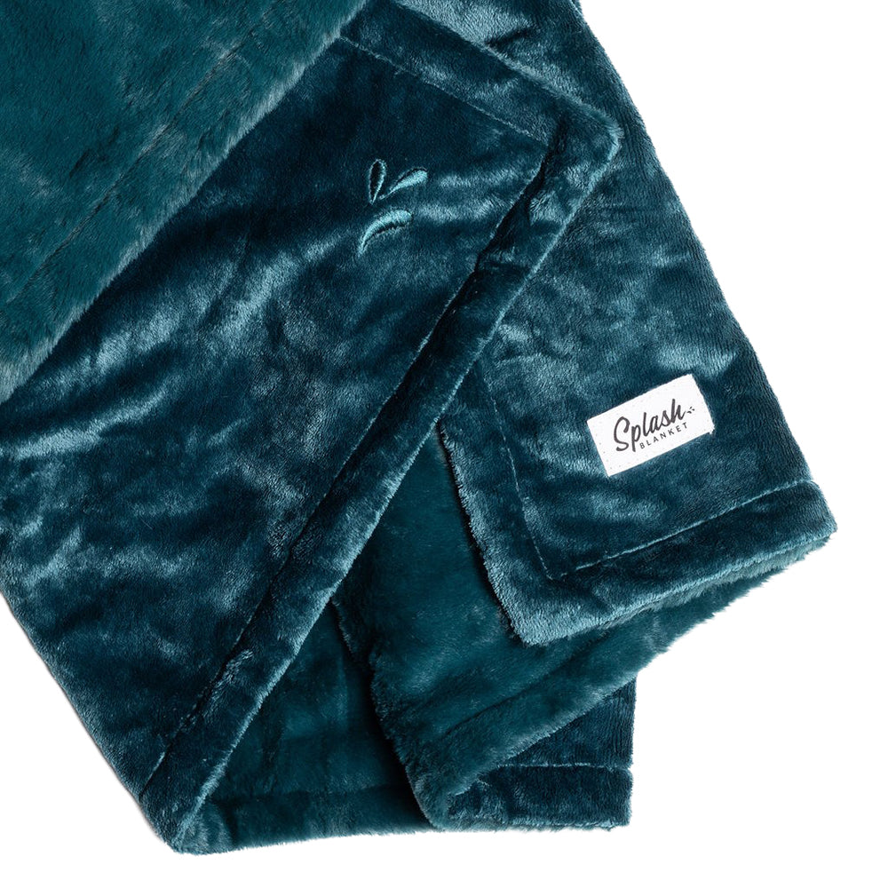 Splash Blanket Furlush Medium Emerald Green Splash Blanket Furlush medium emerald-green blanket folded with logo patch