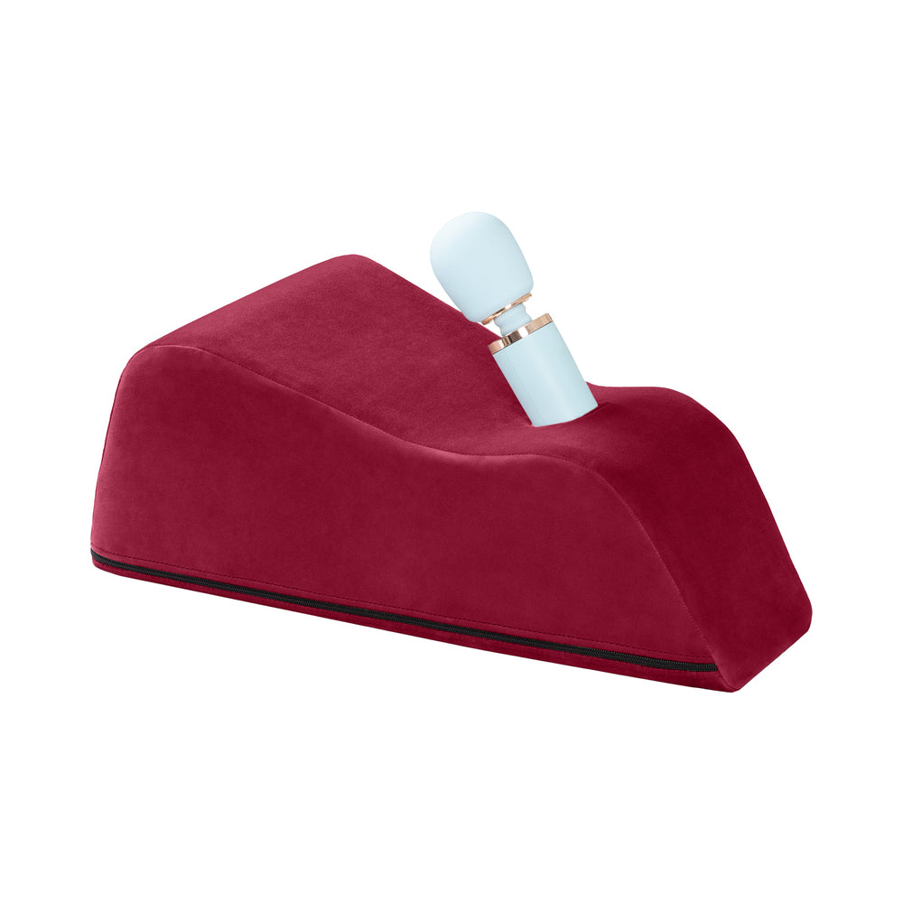Liberator Wanda Toy Mount Merlot merlot Liberator Wanda contoured mount with pale blue wand placed in angled opening